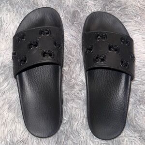 Gucci Rubber GG Slides – Size 40